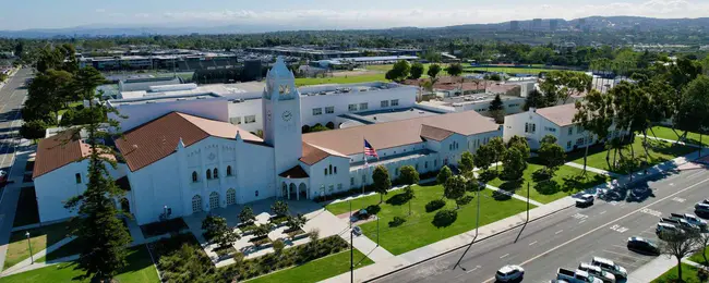 Newport Harbor High School : 纽波特港高中