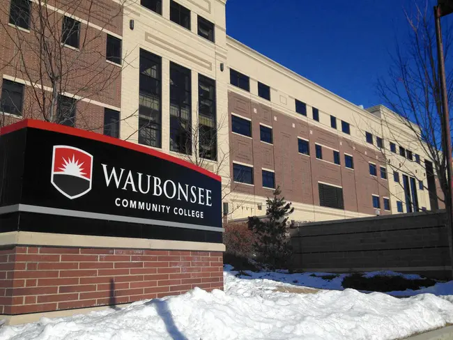 Waubonsee Community College : Waubonsee社区学院