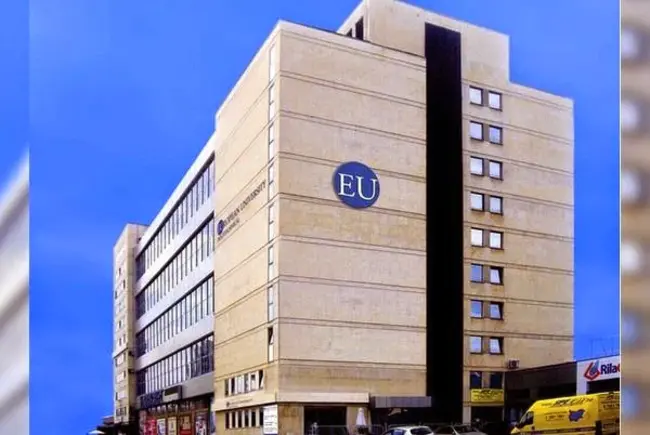 Universiteti Europian i Tiranes : 地拉那欧洲大学