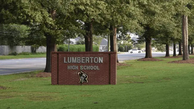 Lumberton Senior High School : 朗伯顿高中