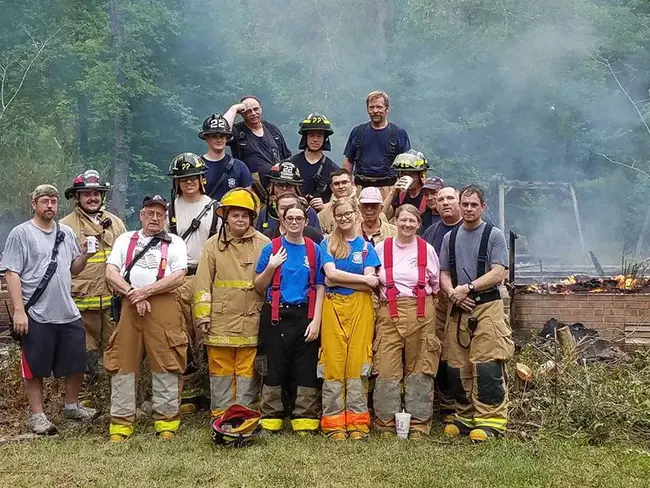 Off Duty Firefighters : 下班消防员