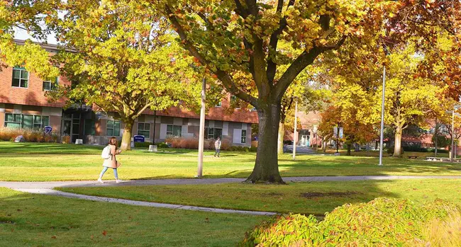 Spokane Falls Community College : 斯波坎瀑布社区学院