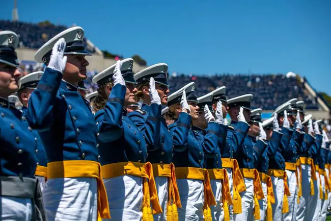 Air Force Academy : 空军学院