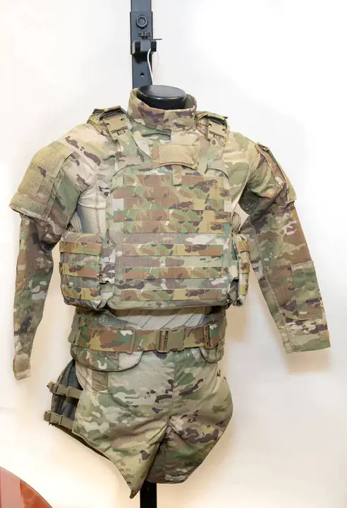 Protective Combat Uniform : 防护作战服