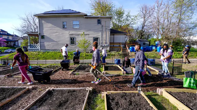 Indianapolis Neighborhood Housing Partnership : 印第安纳波利斯社区住房伙伴关系