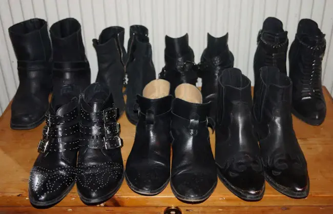 Little Black Boots : 黑色小靴子