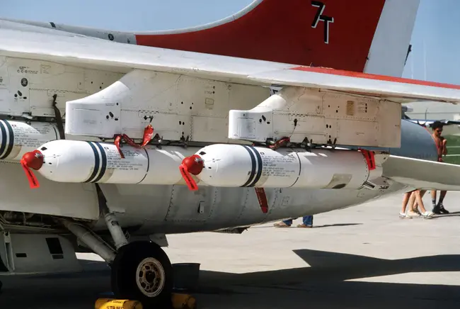 Precision Guided Bomb : 精确制导炸弹