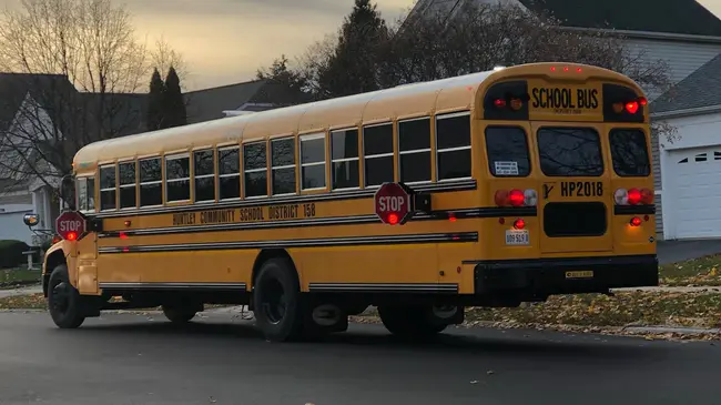 School-Bus Stop Ahead : 前面的校车站